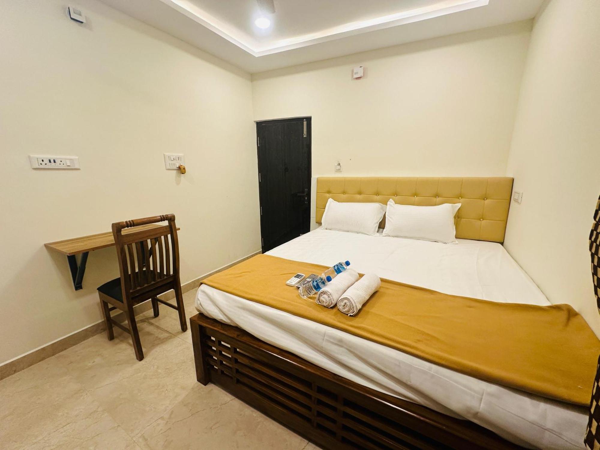 Mahadeepam Residency Villa Tiruvannāmalai Exteriör bild