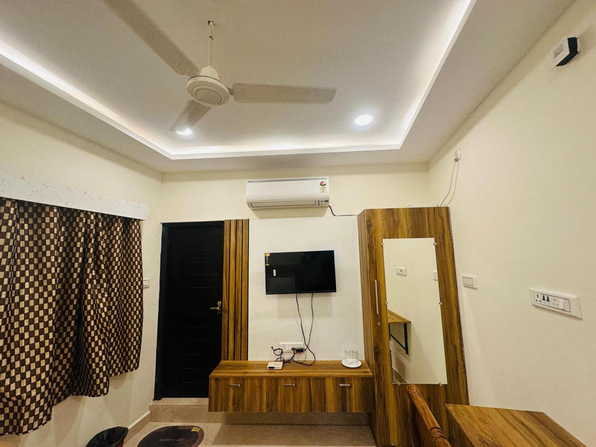 Mahadeepam Residency Villa Tiruvannāmalai Exteriör bild
