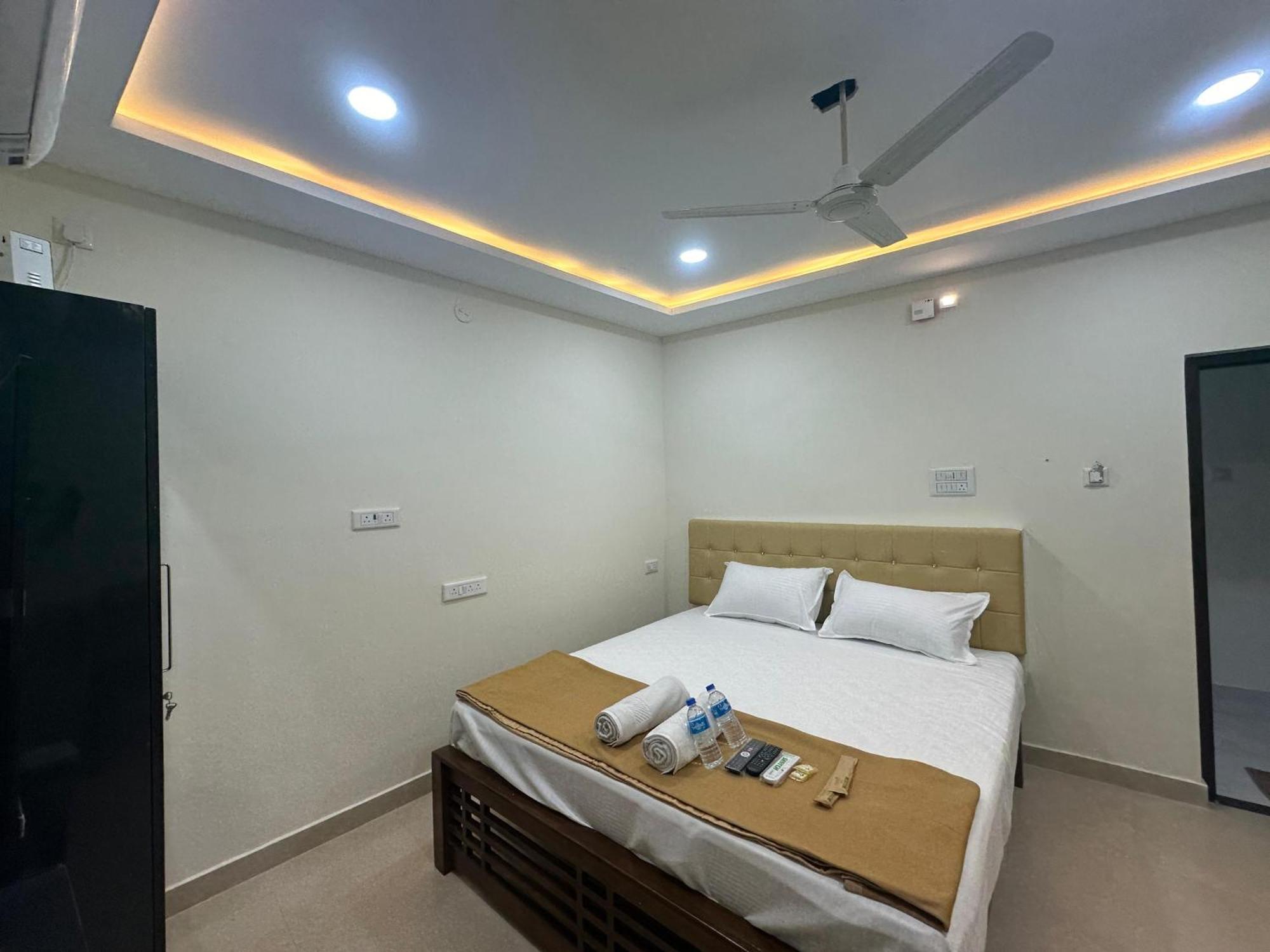 Mahadeepam Residency Villa Tiruvannāmalai Exteriör bild