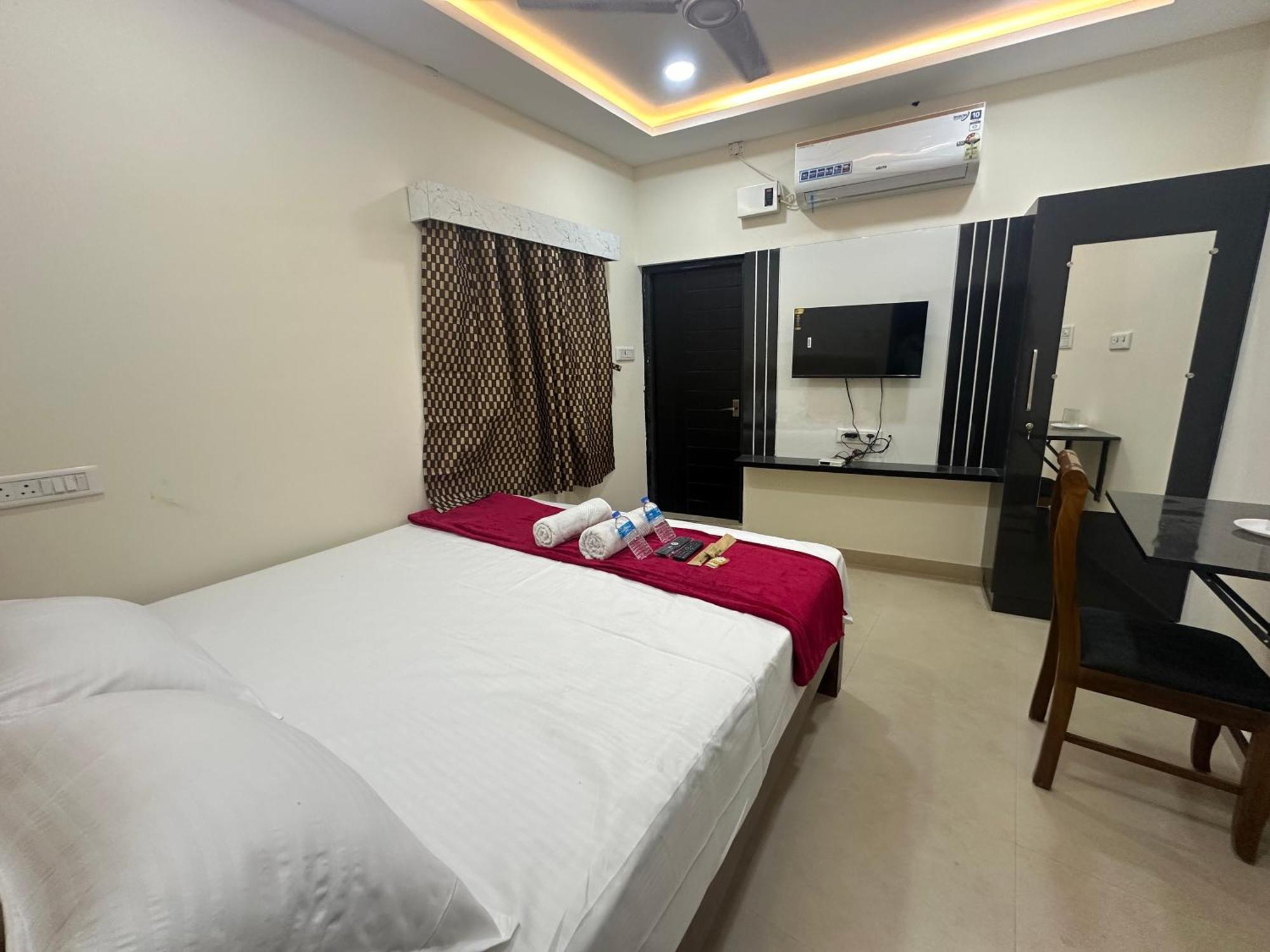 Mahadeepam Residency Villa Tiruvannāmalai Exteriör bild